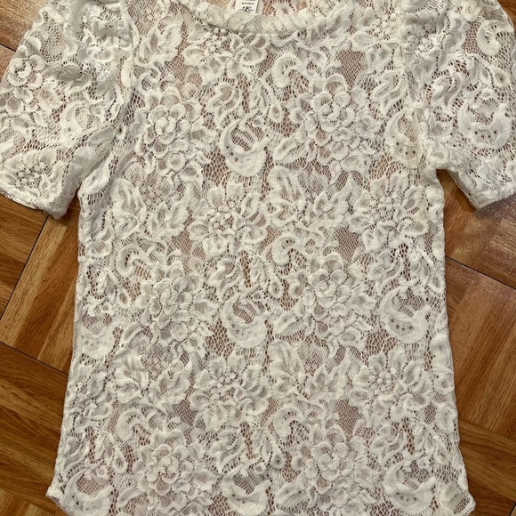 $8️⃣ White Lace Short Sleeve Top by Lovely J.  Size SMALL 90% Poly 10% Spandex - Picture 1 of 5